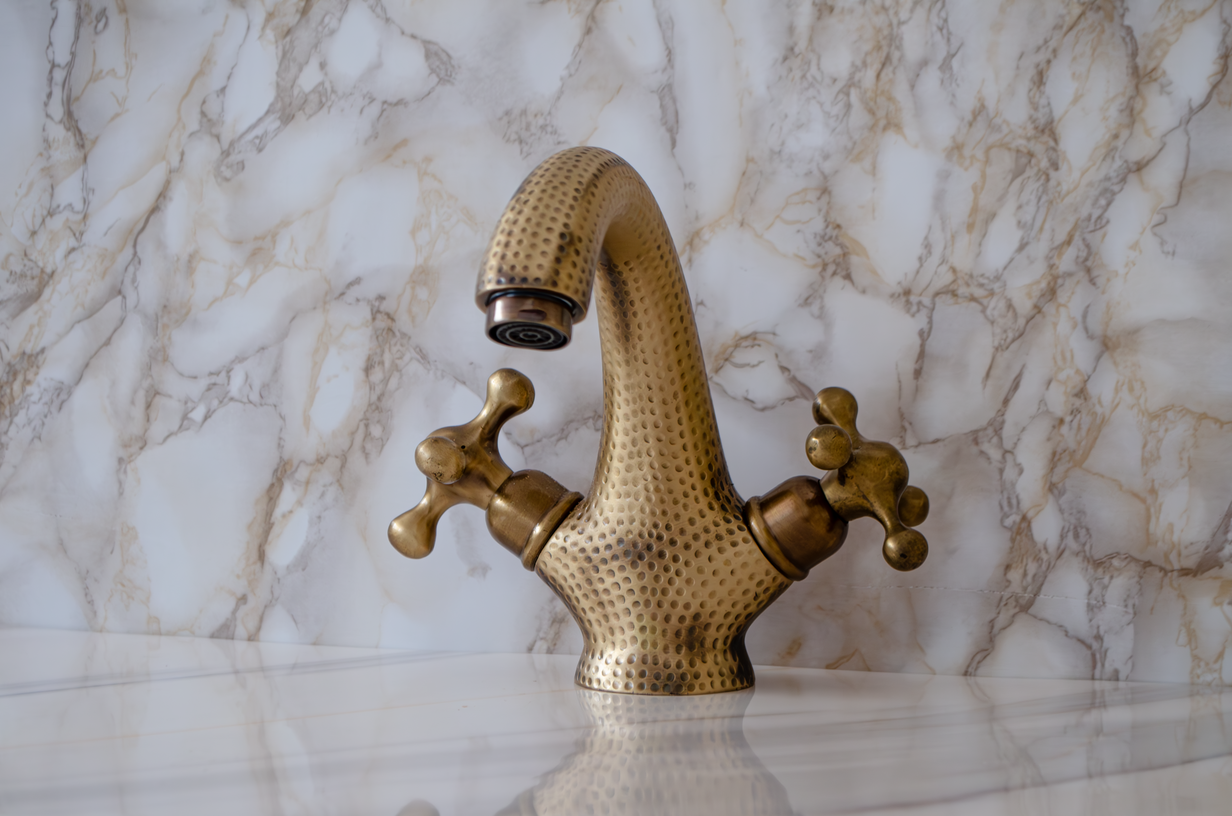 Hammered Brass Patina - SOQALUX