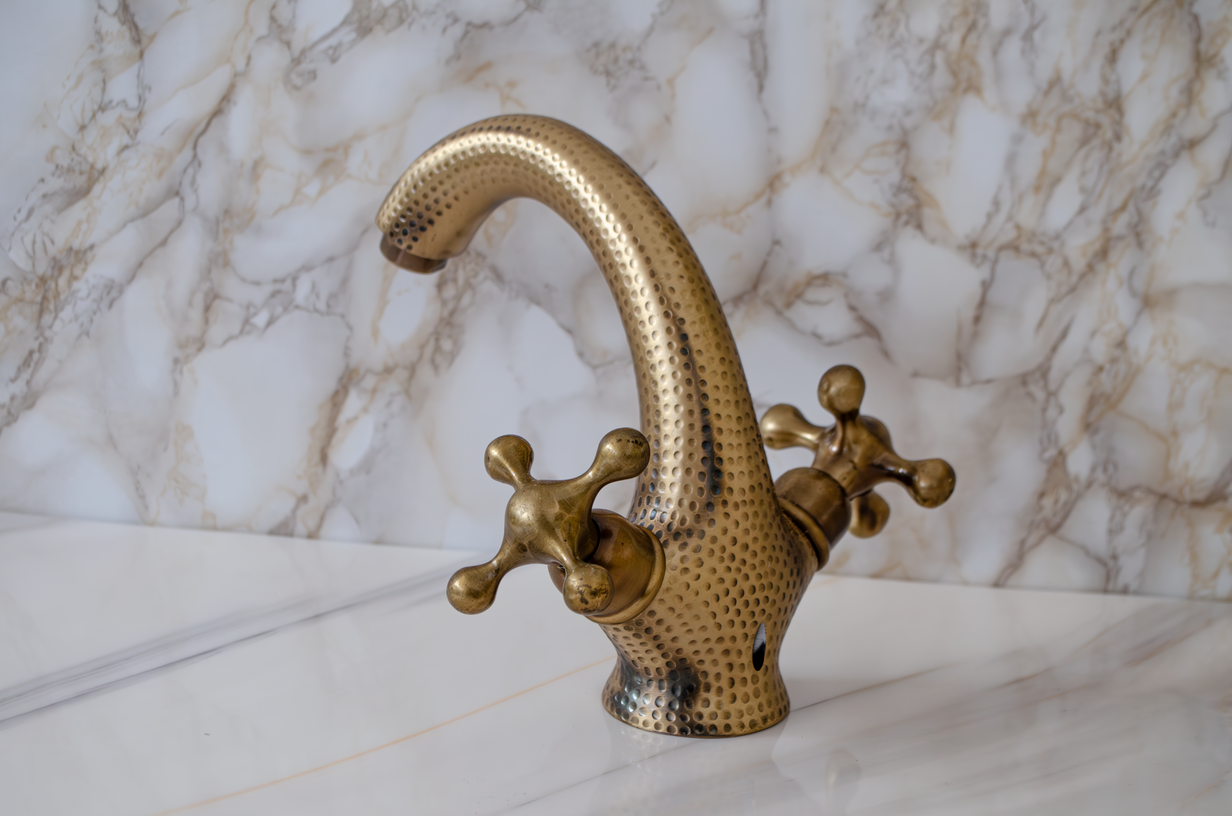 Hammered Brass Patina - SOQALUX
