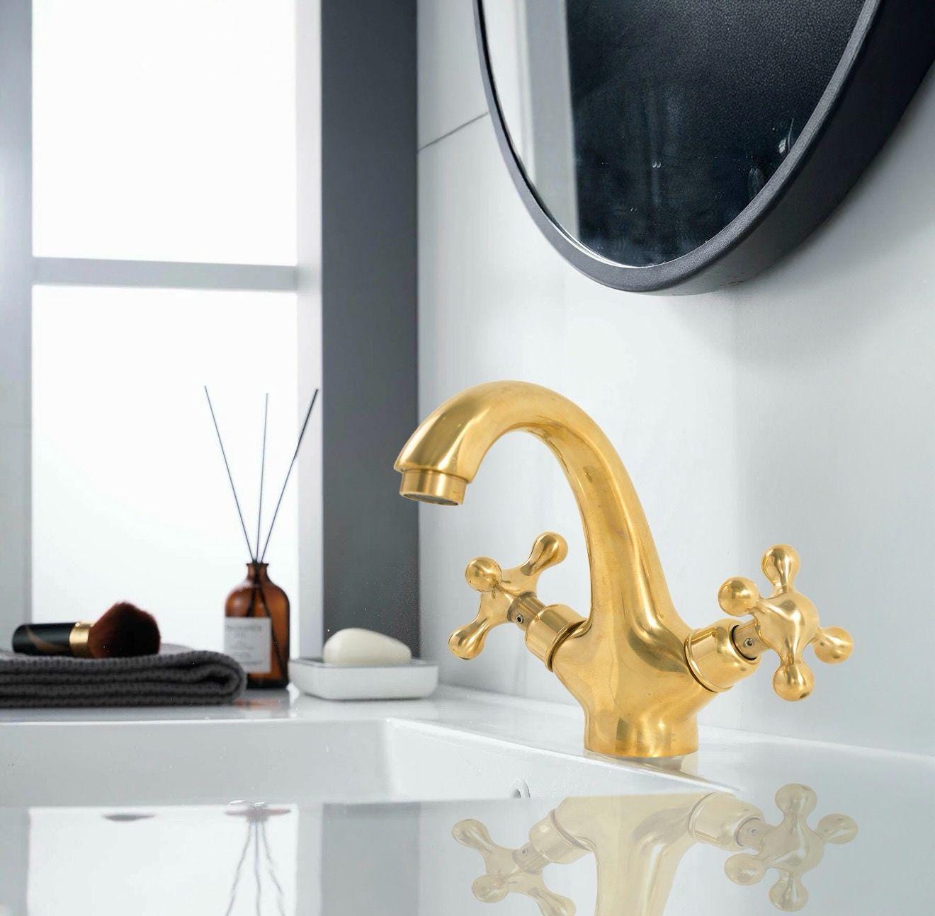 Unlacquered Brass Single-Hole Bathroom Faucet,Single hole design.